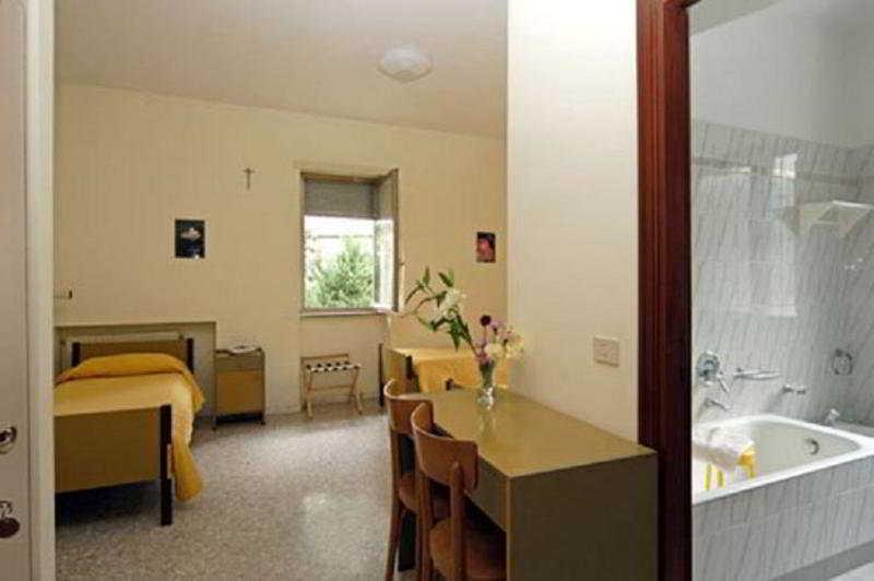 Casa Nostra Signora Ξενοδοχείο Isola Farnese Εξωτερικό φωτογραφία